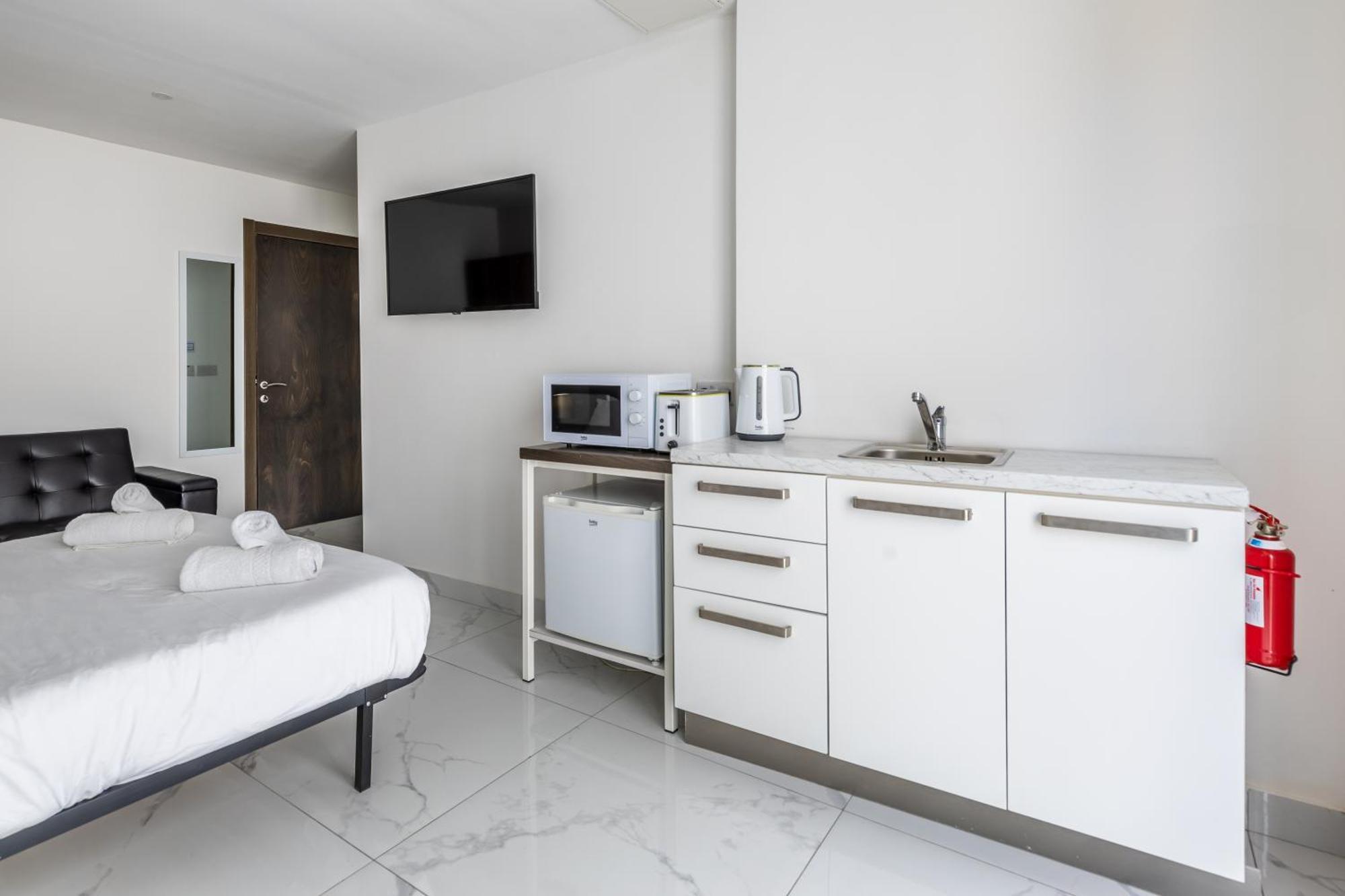 Hotel Studio Penthouse With Kitchenette And Side Seaview At The New Olo Living San Ġiljan Exterior foto